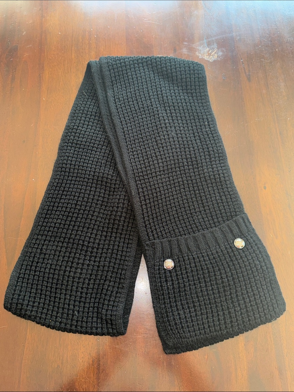 Michael Kors Black Waffle Knit Scarf with Snap Accents 2 pockets for hands phone